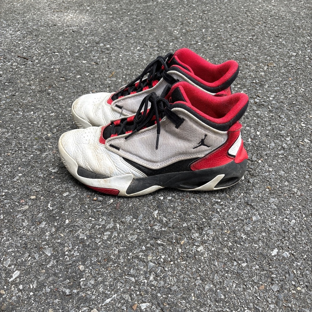 Jordan sneakers men’s size 9